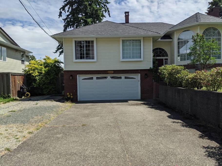 Bright Modern 1Br Suite In Sooke Village Core Exterior foto